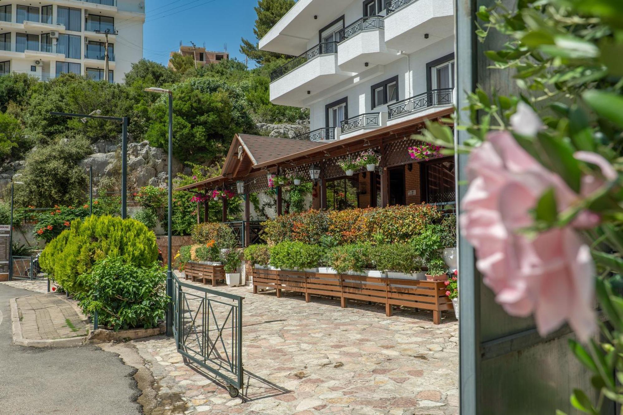 Sunkised Hotel Sarandë Eksteriør billede